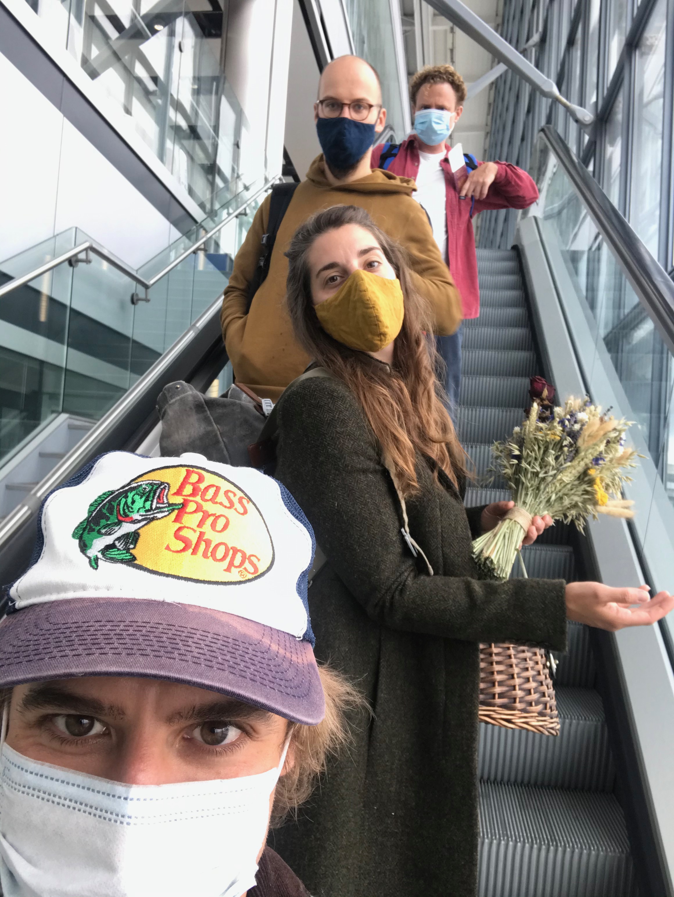 airport
        escalator